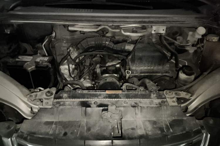 Used FORTHING Lingzhi 2014 M3 1.6L 7-Seater Luxury Model Engine Bay