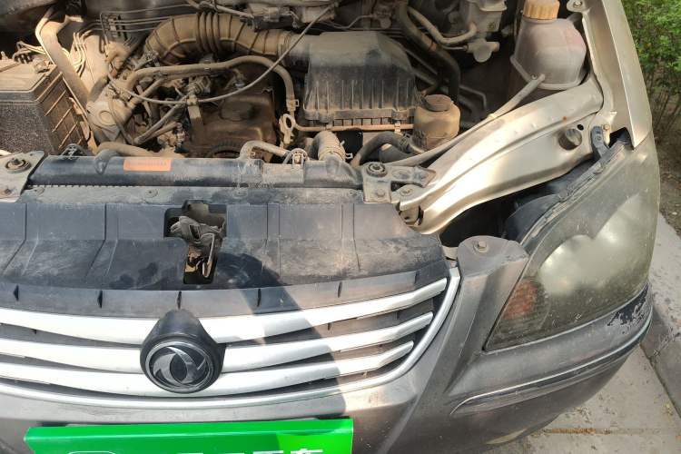 Used FORTHING Lingzhi 2014 M3 1.6L 7-Seater Comfort Model Engine Bay Left