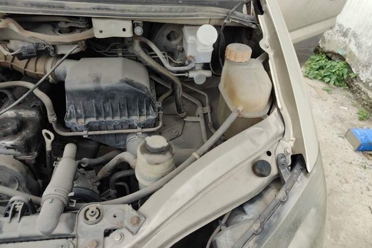 Used FORTHING Lingzhi 2014 M3 1.6L 7-seater Standard Model Engine Bay Left