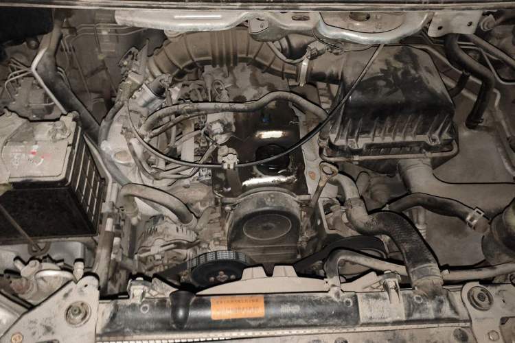 Used FORTHING Lingzhi 2014 M3 1.6L 7-Seater Luxury Model Engine Bay