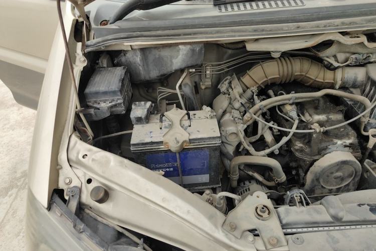 Used FORTHING Lingzhi 2014 M3 1.6L 7-seater Standard Model Engine Bay Right