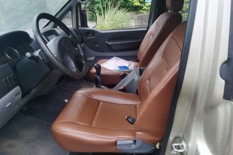 Used FORTHING Lingzhi 2014 V3 1.5L 7-Seater Luxury Model Left Front Seat