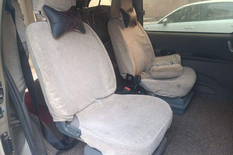 Used FORTHING Lingzhi 2014 V3 1.5L 7-Seater Luxury Model Left Rear Seat