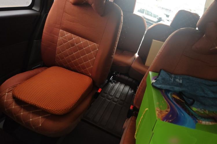 Used FORTHING Lingzhi 2014 M5 Q7 2.0L 7-seat Long-wheelbase Comfort Version Left Rear Seat