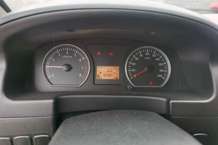 Used FORTHING Lingzhi 2014 V3 1.5L 7-Seater Luxury Model Odometer Close Up