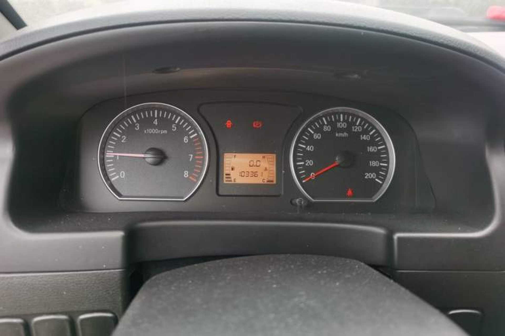 Used FORTHING Lingzhi 2014 V3 1.5L 7-Seater Luxury Model Odometer Close Up