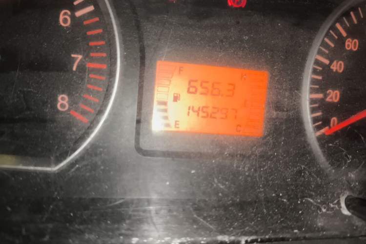 Used FORTHING Lingzhi 2014 M3 1.6L 7-Seater Luxury Model Odometer Close Up
