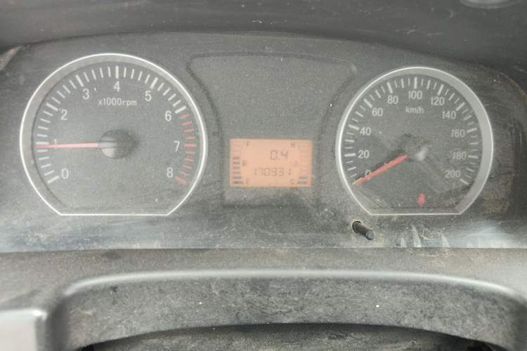 Used FORTHING Lingzhi 2014 M3 1.6L 7-seater Standard Model Odometer Close Up