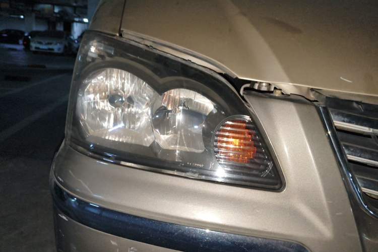 Used FORTHING Lingzhi 2014 M3 1.6L 7-Seater Luxury Model Right Front Headlight