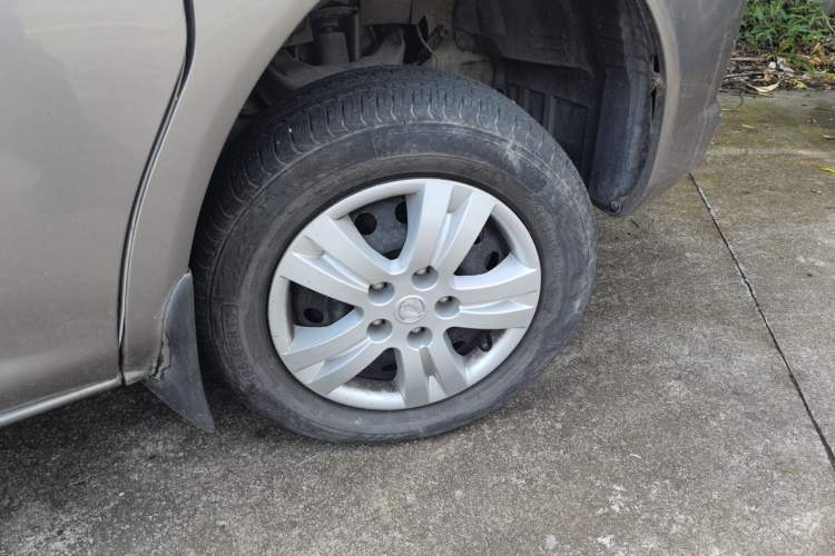 Used FORTHING Lingzhi 2014 V3 1.5L 7-Seater Luxury Model Right Front Wheel Hub