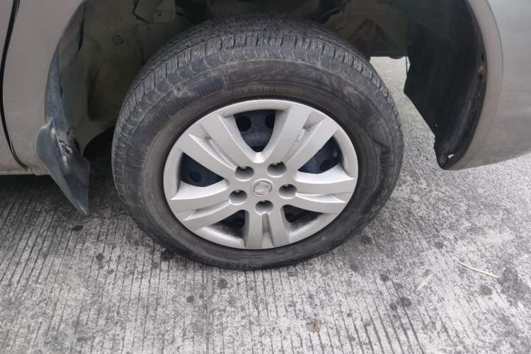 Used FORTHING Lingzhi 2014 V3 1.5L 7-Seater Luxury Model Right Front Wheel Hub