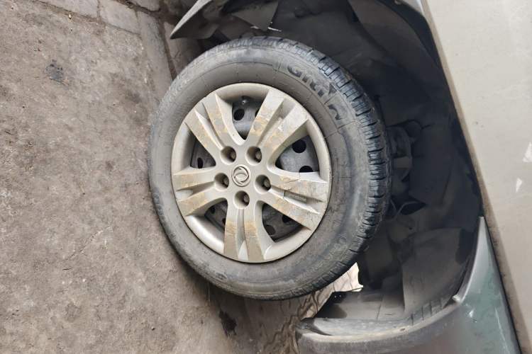 Used FORTHING Lingzhi 2014 V3 1.5L 7-Seater Standard Model II Right Front Wheel Hub