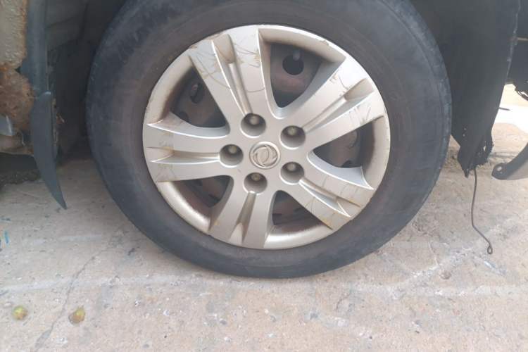Used FORTHING Lingzhi 2014 V3 1.5L 7-Seater Luxury Model Right Front Wheel Hub