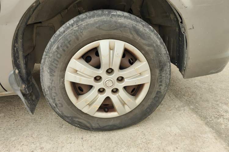 Used FORTHING Lingzhi 2014 M3 1.6L 7-seater Standard Model Right Front Wheel Hub