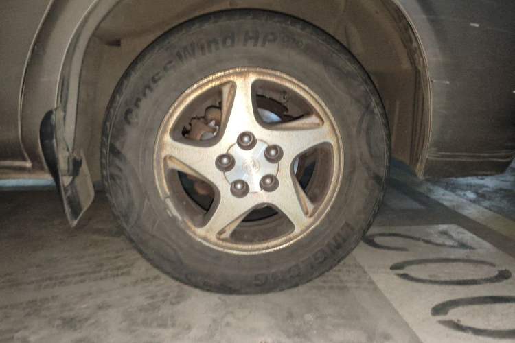 Used FORTHING Lingzhi 2014 M3 1.6L 7-Seater Luxury Model Right Front Wheel Hub