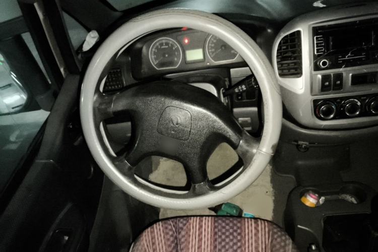 Used FORTHING Lingzhi 2014 M3 1.6L 7-Seater Luxury Model Steering Wheel