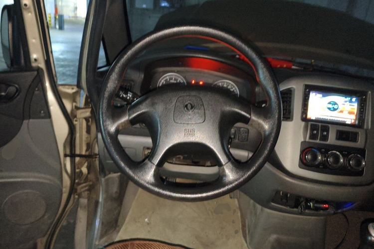 Used FORTHING Lingzhi 2014 M3 1.6L 7-Seater Luxury Model Steering Wheel