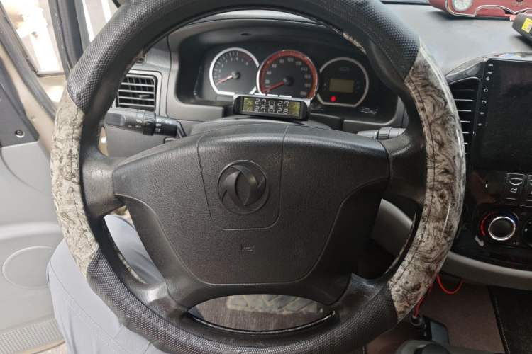 Used FORTHING Lingzhi 2014 M5 Q7 2.0L 7-seat Long-wheelbase Comfort Version Steering Wheel