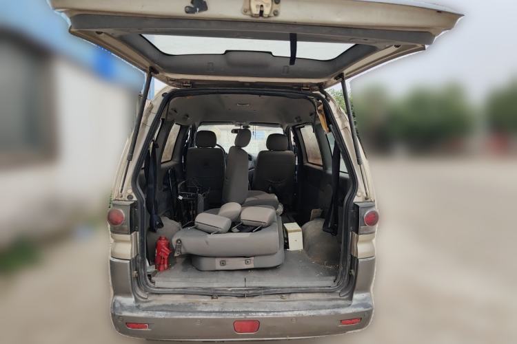 Used FORTHING Lingzhi 2014 M3 1.6L 7-seater Standard Model Trunk