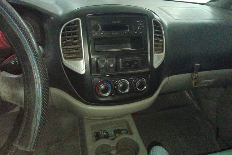 Used FORTHING Lingzhi 2014 V3 1.5L 7-Seater Standard Model II Audio And AC Panel