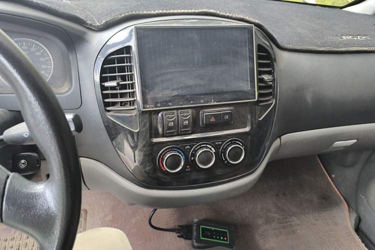 Used FORTHING Lingzhi 2014 M3 1.6L 7-Seater Comfort Model Audio And AC Panel