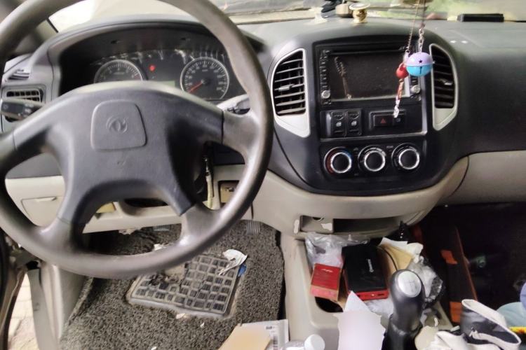 Used FORTHING Lingzhi 2014 V3 1.5L 5-seat Standard Model I Center Console