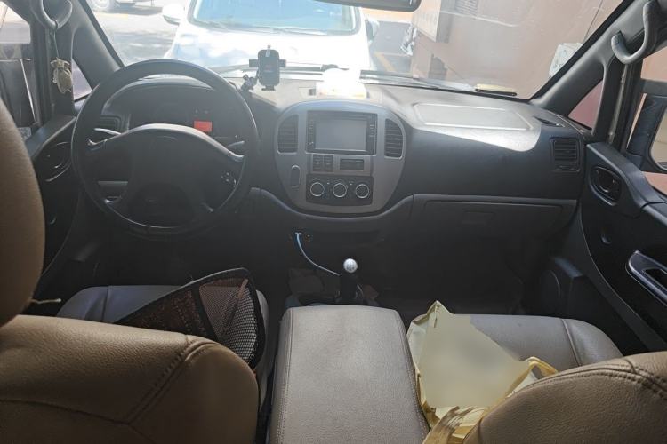 Used FORTHING Lingzhi 2014 V3 1.5L 7-Seater Comfort Model Center Console