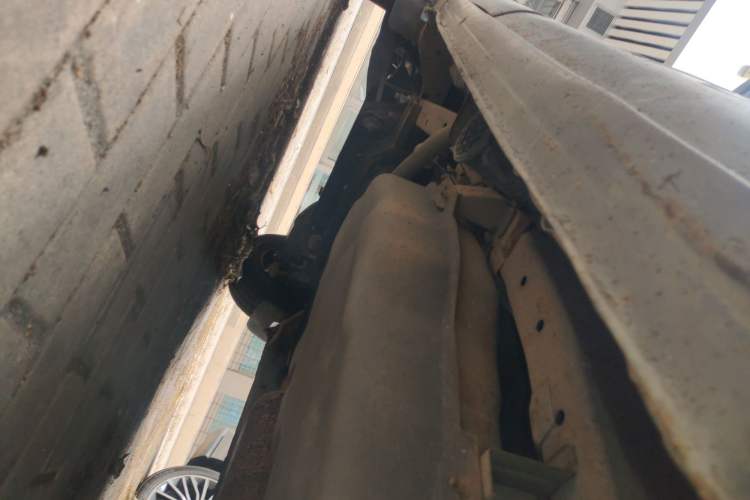 Used FORTHING Lingzhi 2014 V3 1.5L 7-Seater Standard Model II Chassis Rear Left