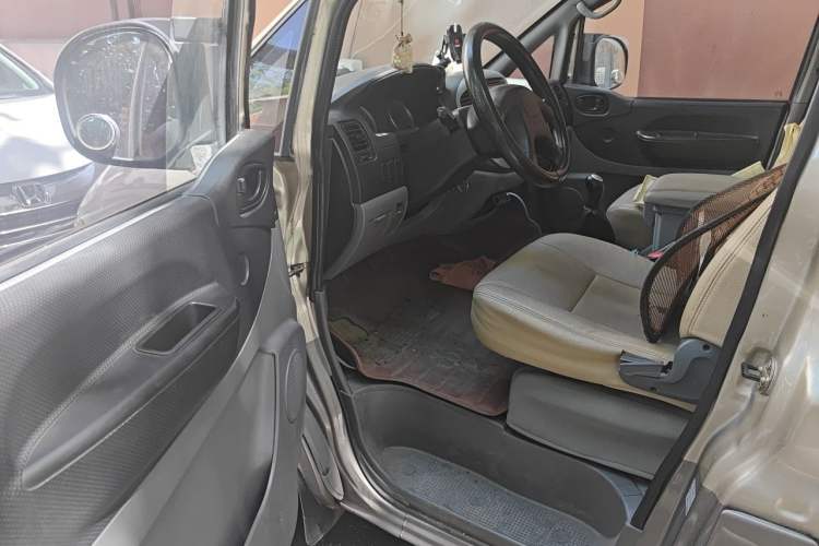 Used FORTHING Lingzhi 2014 V3 1.5L 7-Seater Comfort Model Driver Seat