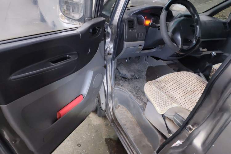 Used FORTHING Lingzhi 2014 V3 1.5L 7-Seater Comfort Model Driver Seat