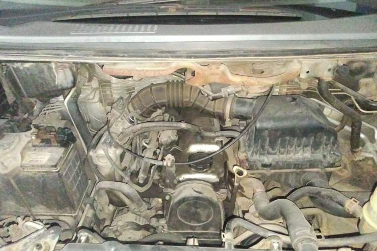 Used FORTHING Lingzhi 2014 V3 1.5L 7-Seater Standard Model II Engine Bay