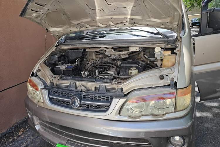 Used FORTHING Lingzhi 2014 V3 1.5L 7-Seater Comfort Model Engine Bay