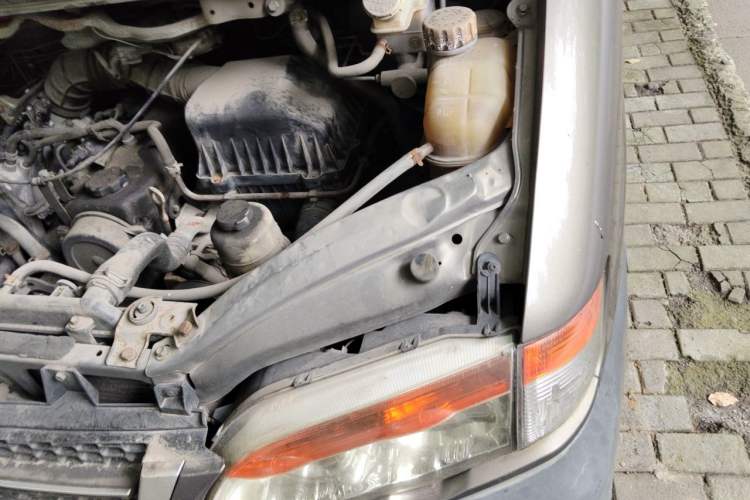Used FORTHING Lingzhi 2014 V3 1.5L 5-seat Standard Model I Engine Bay Left