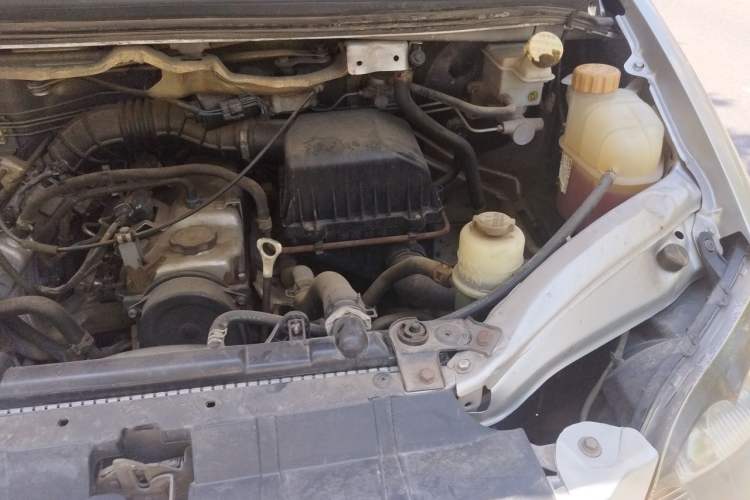 Used FORTHING Lingzhi 2014 M3 1.6L 7-seater Standard Model Engine Bay Left