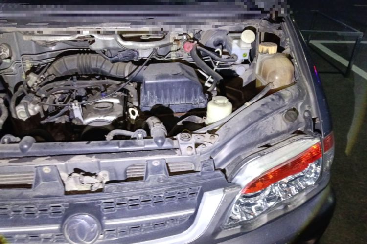 Used FORTHING Lingzhi 2014 V3 1.5L 7-Seater Standard Model II Engine Bay Left