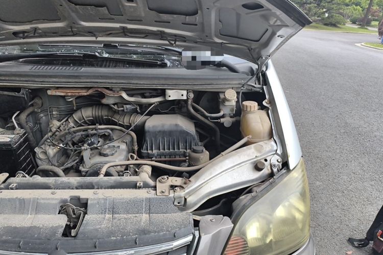 Used FORTHING Lingzhi 2014 M3 1.6L 7-Seater Comfort Model Engine Bay Left