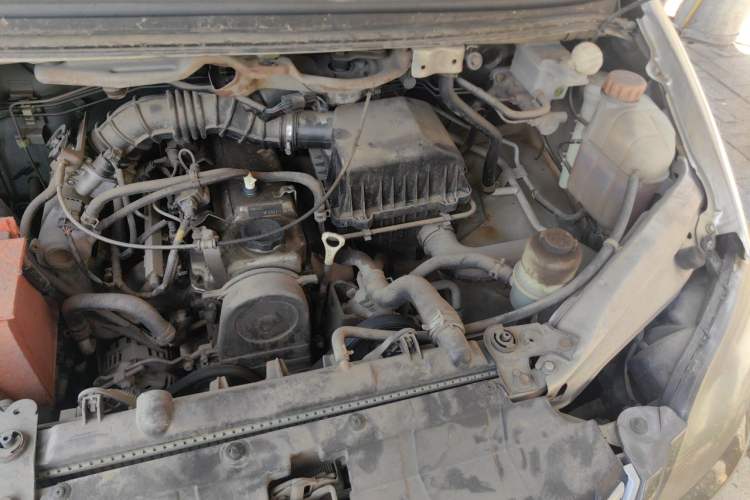 Used FORTHING Lingzhi 2014 M3 1.6L 7-seater Standard Model Engine Bay Left