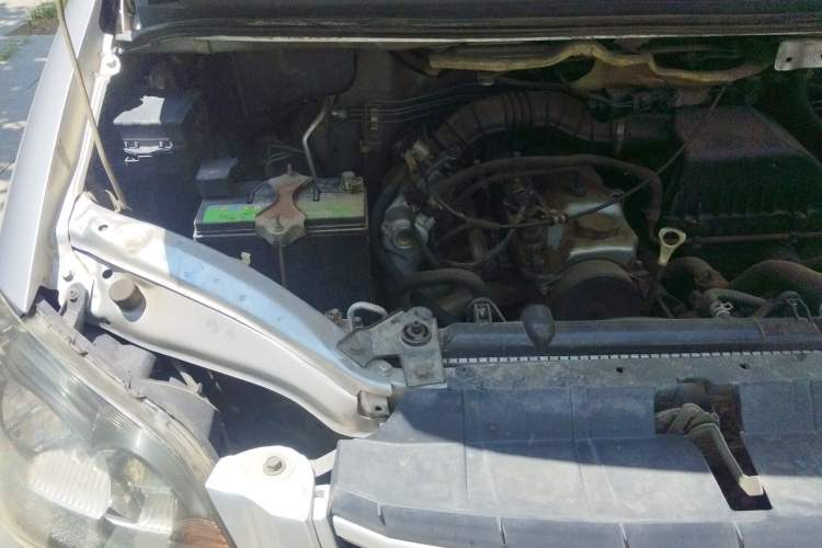 Used FORTHING Lingzhi 2014 M3 1.6L 7-seater Standard Model Engine Bay Right