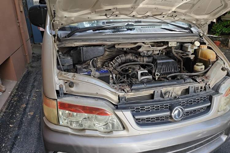 Used FORTHING Lingzhi 2014 V3 1.5L 7-Seater Comfort Model Engine Bay Right