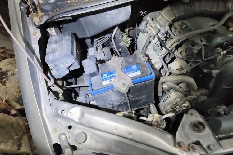 Used FORTHING Lingzhi 2014 V3 1.5L 7-Seater Comfort Model Engine Bay Right