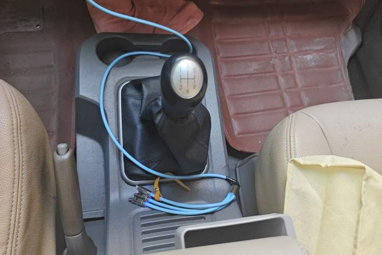 Used FORTHING Lingzhi 2014 V3 1.5L 7-Seater Comfort Model Gear Lever