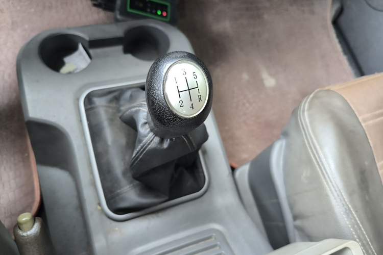 Used FORTHING Lingzhi 2014 M3 1.6L 7-Seater Comfort Model Gear Lever