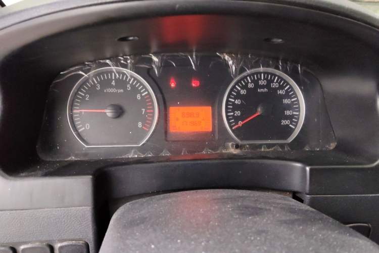 Used FORTHING Lingzhi 2014 V3 1.5L 5-seat Standard Model I Odometer Close Up