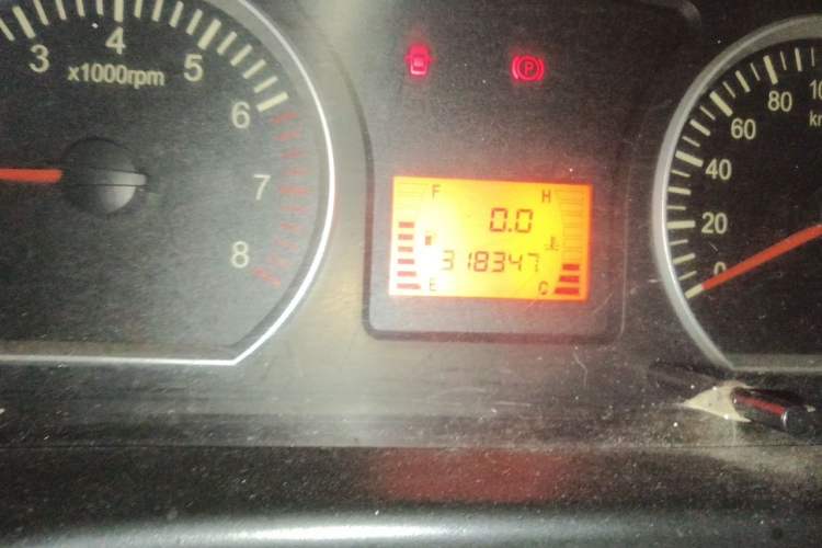 Used FORTHING Lingzhi 2014 V3 1.5L 7-Seater Standard Model II Odometer Close Up