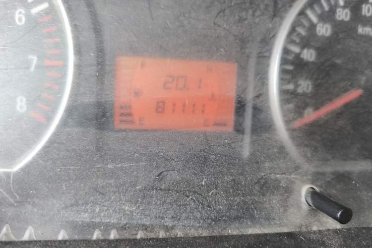 Used FORTHING Lingzhi 2014 M3 1.6L 7-Seater Comfort Model Odometer Close Up