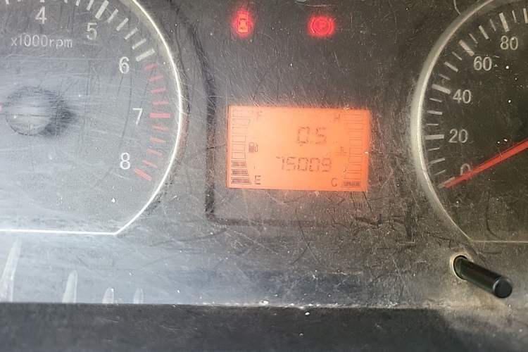 Used FORTHING Lingzhi 2014 V3 1.5L 7-Seater Luxury Model Odometer Close Up