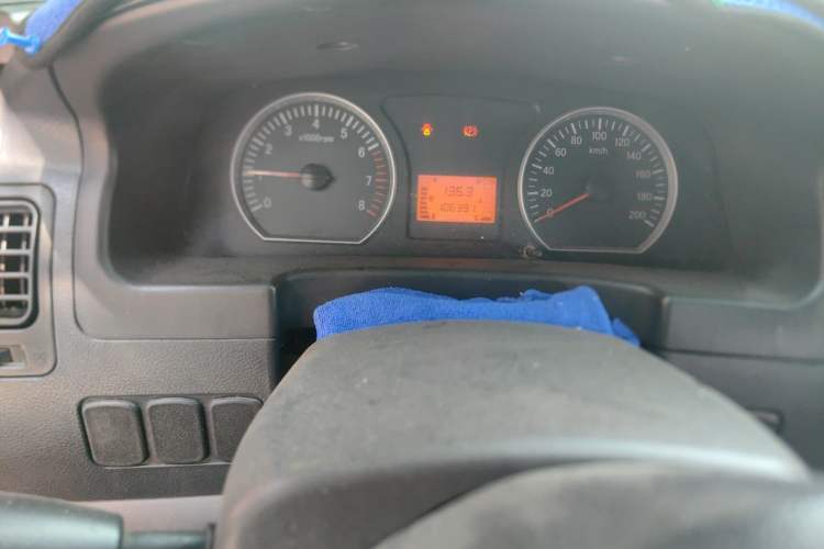 Used FORTHING Lingzhi 2014 M3 1.6L 7-seater Standard Model Odometer Close Up