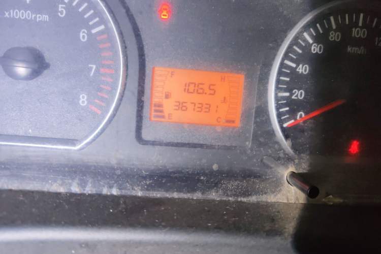 Used FORTHING Lingzhi 2014 V3 1.5L 7-Seater Comfort Model Odometer Close Up