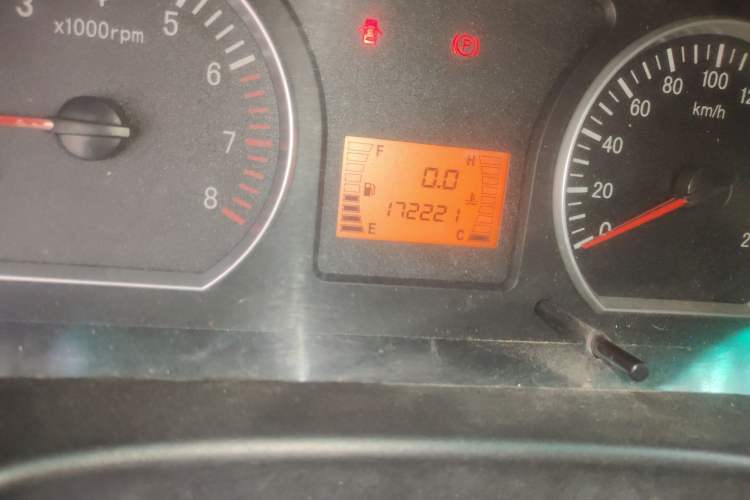 Used FORTHING Lingzhi 2014 V3 1.5L 7-Seater Standard Model II Odometer Close Up
