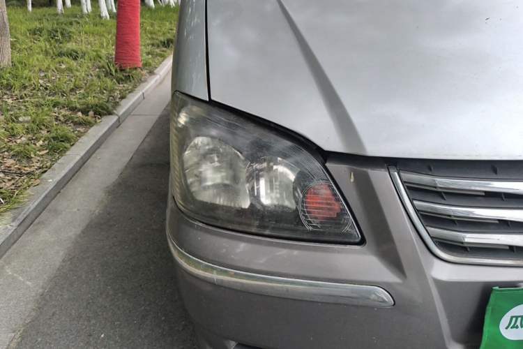 Used FORTHING Lingzhi 2014 M3 1.6L 7-Seater Comfort Model Right Front Headlight